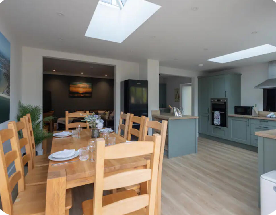 Open plan dinning room